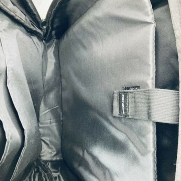 Targus Black Inner And Outer Pockets Buckle Belted Laptop Backpack Case - Picture 8 of 12